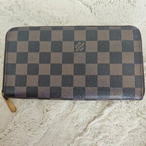 LV Zippy wallet